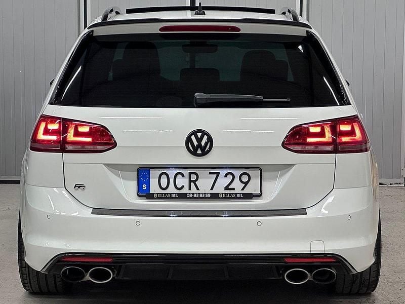 Begagnad VW Golf VII R 301 HK (221 kW) 2016 Vit Kombi