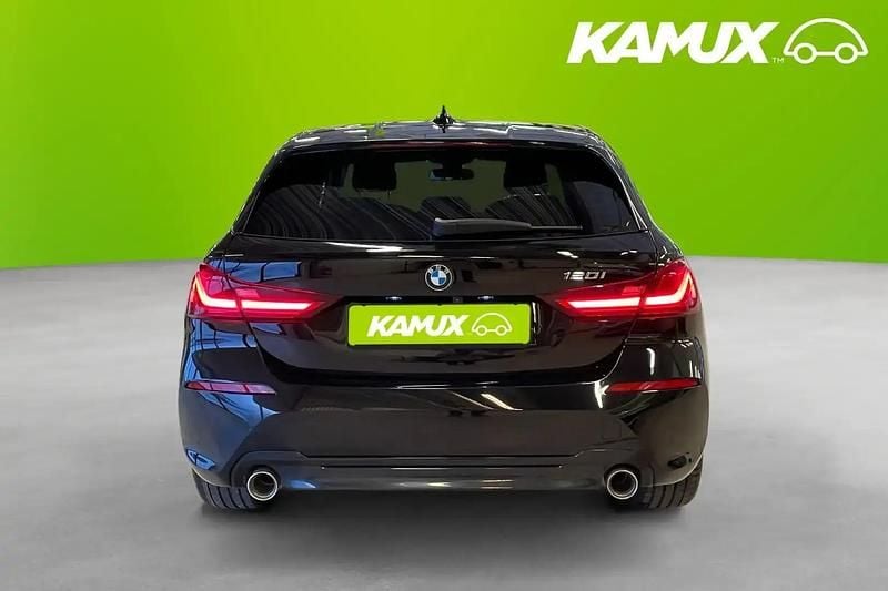 Begagnad BMW 120 Sport Line 178 HK (130 kW) 2022 Svart Halvkombi