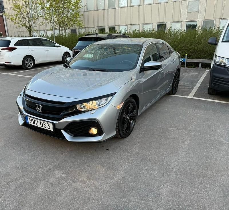 Begagnad 2018 Honda Civic Halvkombi | 155 000 kr (Bra pris) - Bild 1/4