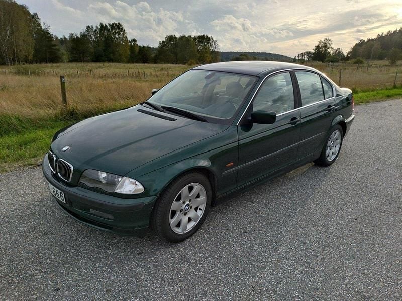 Grön Begagnad 2000 BMW 328 Sedan | 55 000 kr - Bild 1/4
