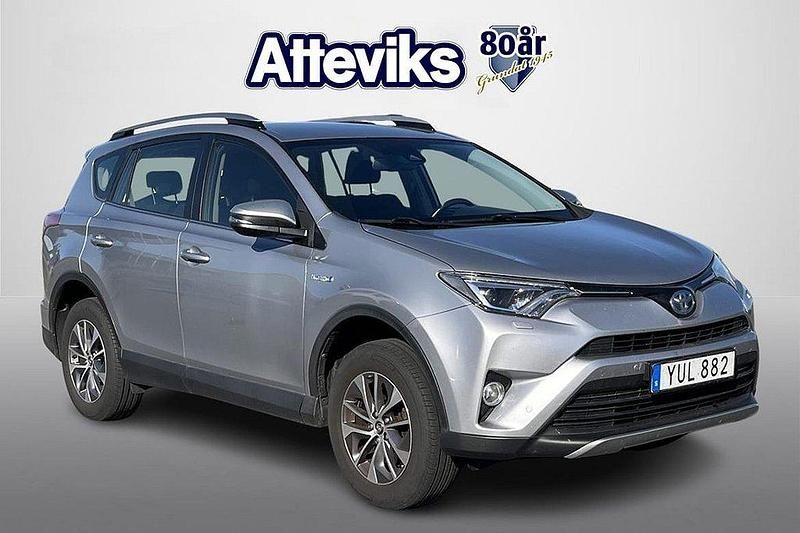 Silver Begagnad 2017 Toyota RAV4 Hybrid SUV | 209 000 kr (Marknadspris) - Bild 1/4