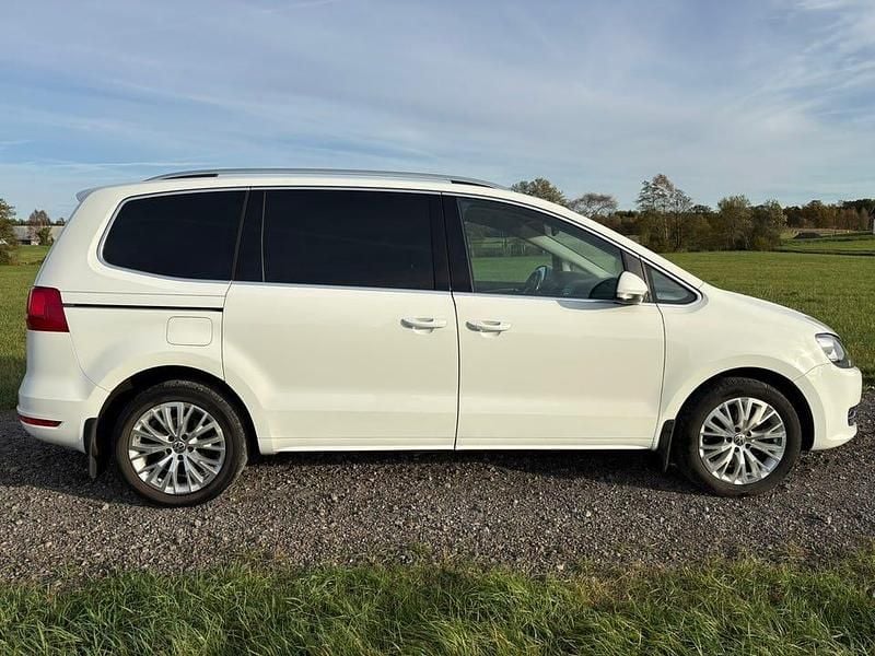 Begagnad VW Sharan 140 HK (102 kW) 2015 Minibuss