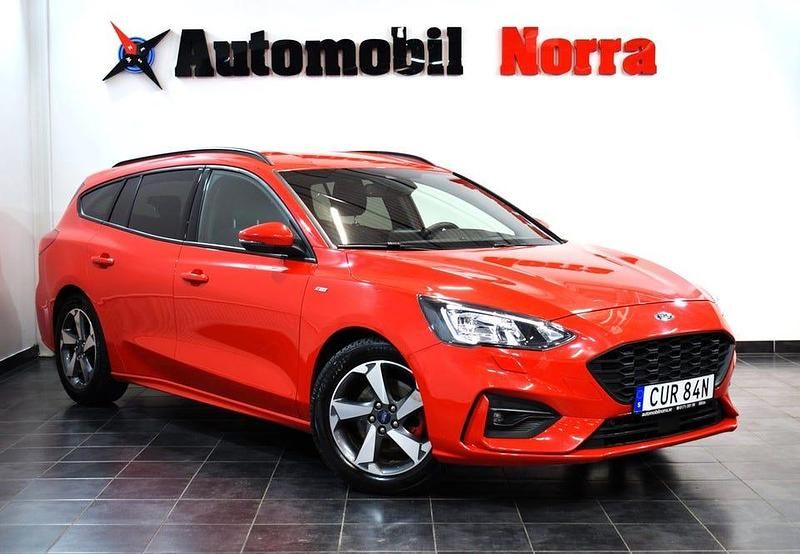 Begagnad Ford Focus ST-Line 125 HK (91 kW) 2021 Röd Kombi