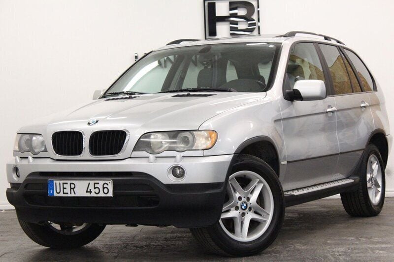 Ljusgrå (grå) Begagnad 2003 BMW X5 SUV | 59 900 kr (Dyr) - Bild 1/4