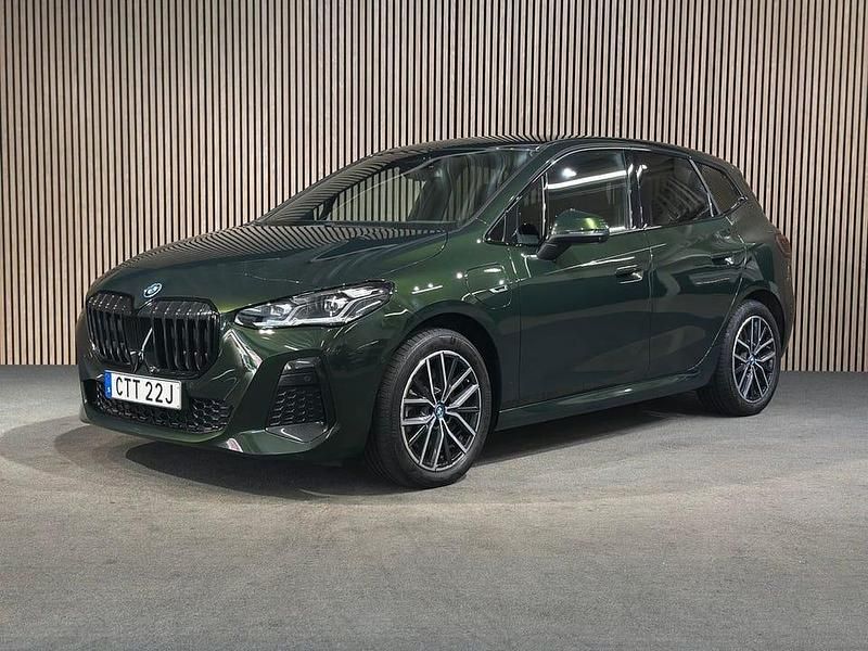 Begagnad BMW 230 330 HK (242 kW) 2023 Grön Kombi