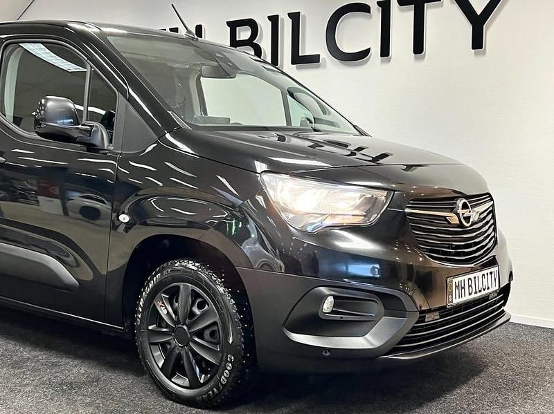 Begagnad Opel Combo 102 HK (75 kW) 2019 Svart Van