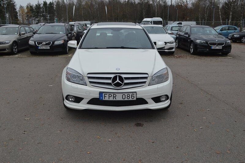 Vit Begagnad 2007 Mercedes C200 Sport Sedan | 79 900 kr (Dyr) - Bild 1/4