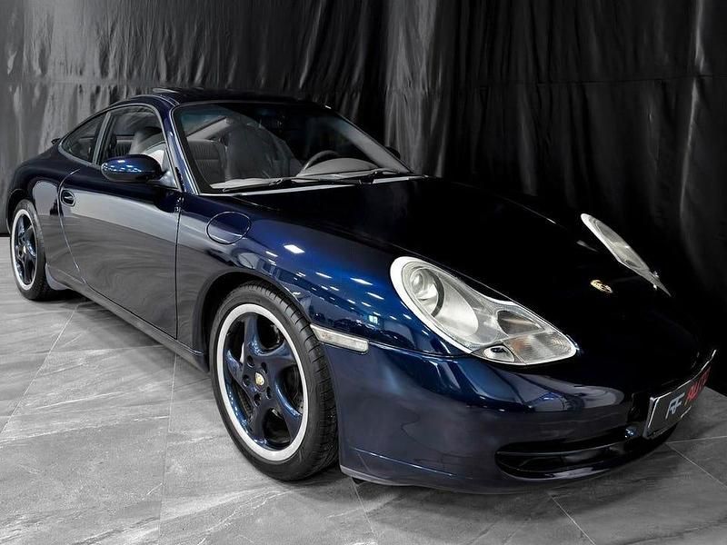 Begagnad Porsche 911 Carrera 4 301 HK (221 kW) 2001 Blå Sportkupé