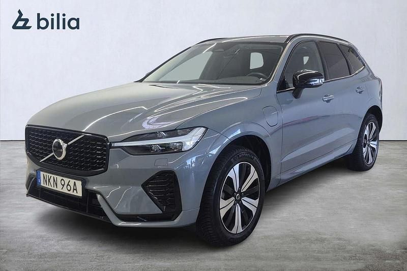 Grå Begagnad 2022 Volvo XC60 Plus SUV | 529 000 kr (Lite dyr) - Bild 1/3