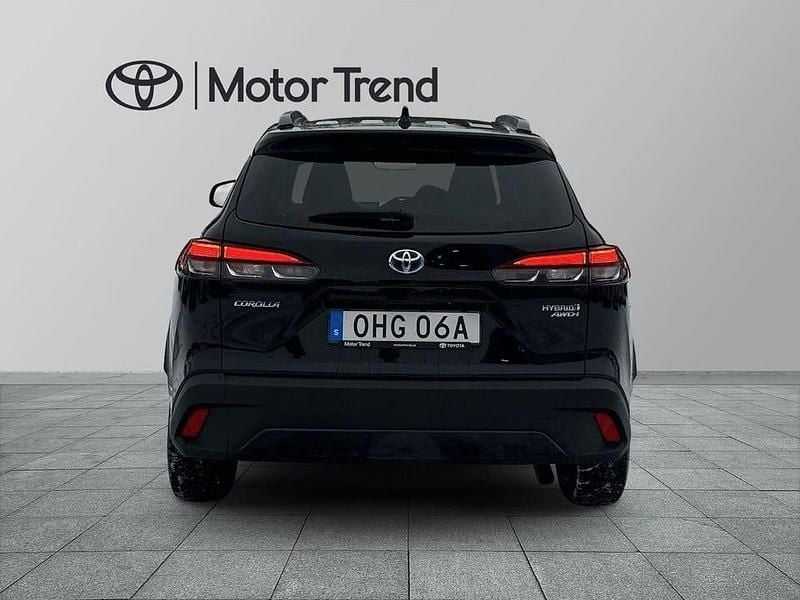 Begagnad Toyota Corolla Cross Style 200 HK (147 kW) 2023 Svart SUV