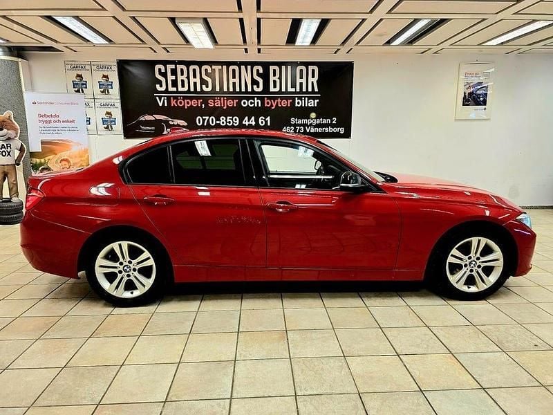 Begagnad BMW 320 Sport Line 184 HK (135 kW) 2013 Röd Sedan