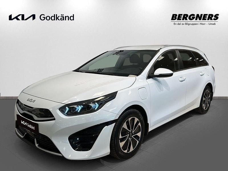 Vit Begagnad 2022 Kia Ceed Sportswagon Advance Kombi | 269 900 kr (Lite dyr) - Bild 1/4