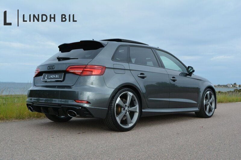 Grå Begagnad 2019 Audi RS3 Comfort Halvkombi | 489 900 kr (Bra pris) - Bild 1/3