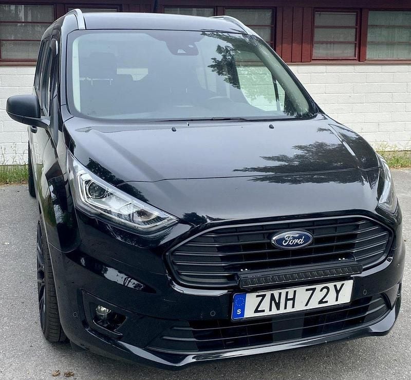 Svart Begagnad 2020 Ford Tourneo Connect Kombi | 195 000 kr (Bra pris) - Bild 1/4