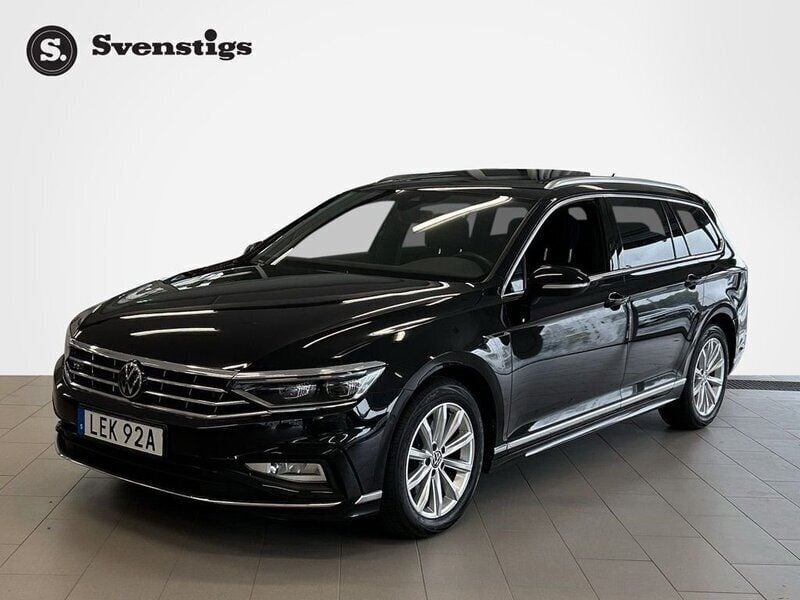 Svart Begagnad 2022 VW Passat Kombi | 278 900 kr (Bra pris) - Bild 1/4