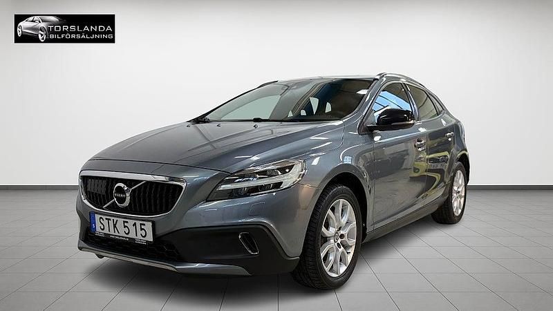 Grå Begagnad 2017 Volvo V40 Momentum Halvkombi | 149 900 kr (Marknadspris) - Bild 1/4