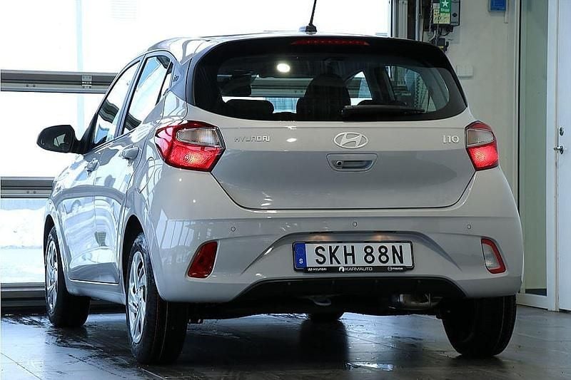 Ny Hyundai i10 Essential 63 HK (46 kW) 2025 Lumen grey pearl Halvkombi