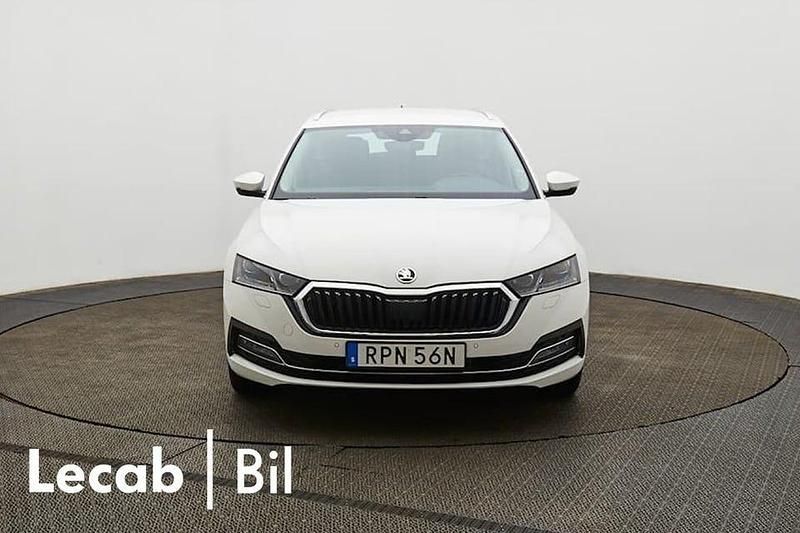 Begagnad Skoda Octavia 150 HK (110 kW) 2024 Candy white Kombi