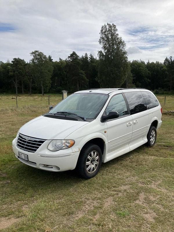 Vit Begagnad 2007 Chrysler Town & Country Minibuss | 58 000 kr (Marknadspris) - Bild 1/4