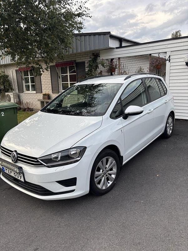 Vit Begagnad 2016 VW Golf VII Halvkombi | 75 000 kr (Bra pris) - Bild 1/2