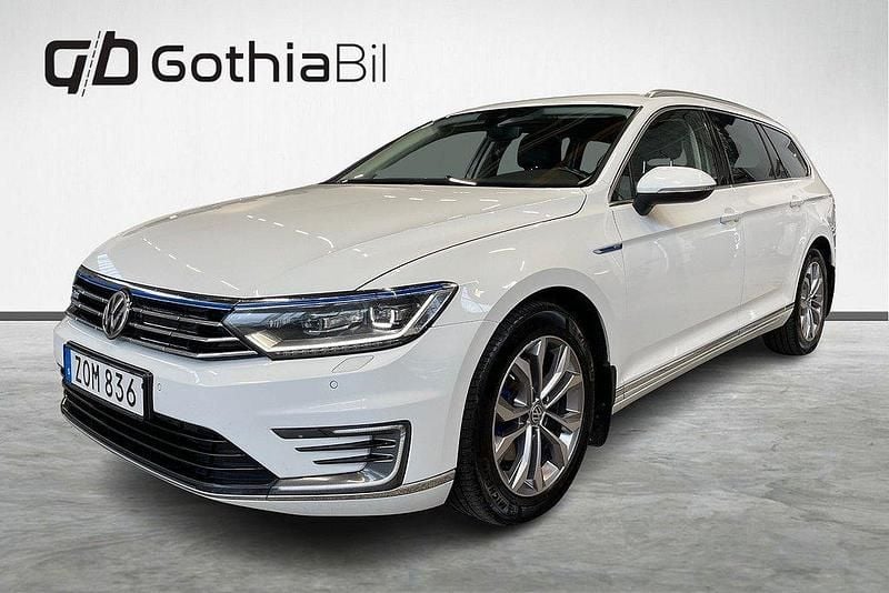 Vit Begagnad 2018 VW Passat GTE Kombi | 139 900 kr (Bra pris) - Bild 1/4