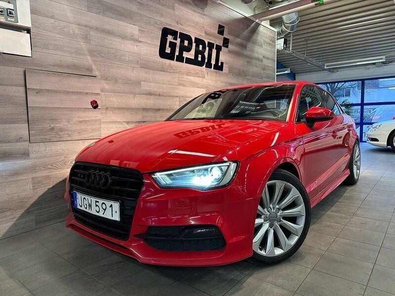 Röd Begagnad 2013 Audi A3 S-Line Sedan | 139 900 kr (Marknadspris) - Bild 1/4