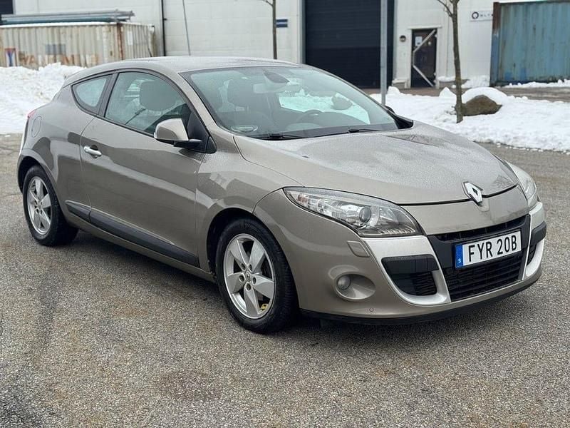 Brun Begagnad 2010 Renault Mégane III Sportkupé | 39 500 kr (Bra pris) - Bild 1/4