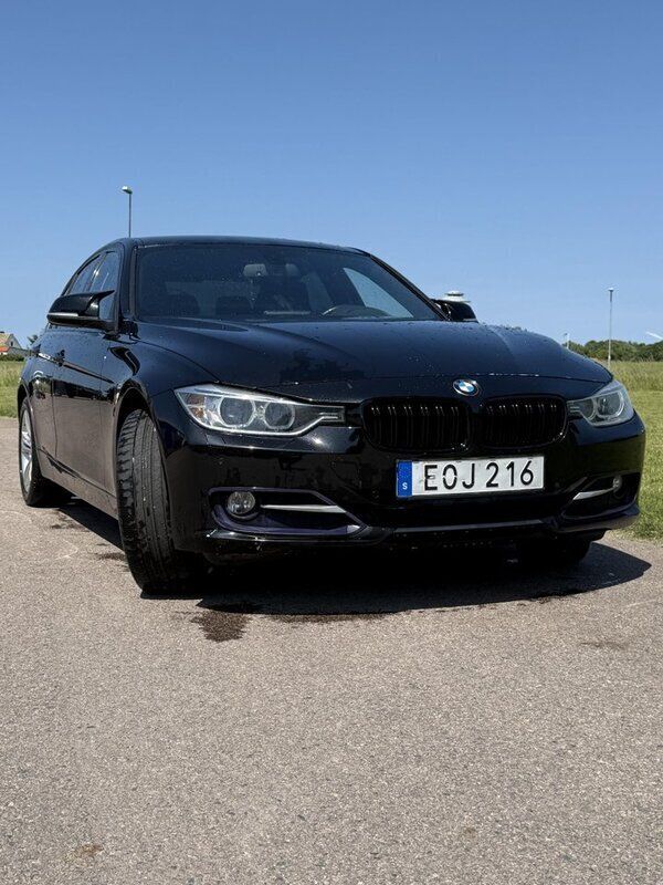 Svart Begagnad 2015 BMW 320 Sport Line Sedan | 165 000 kr (Marknadspris) - Bild 1/4