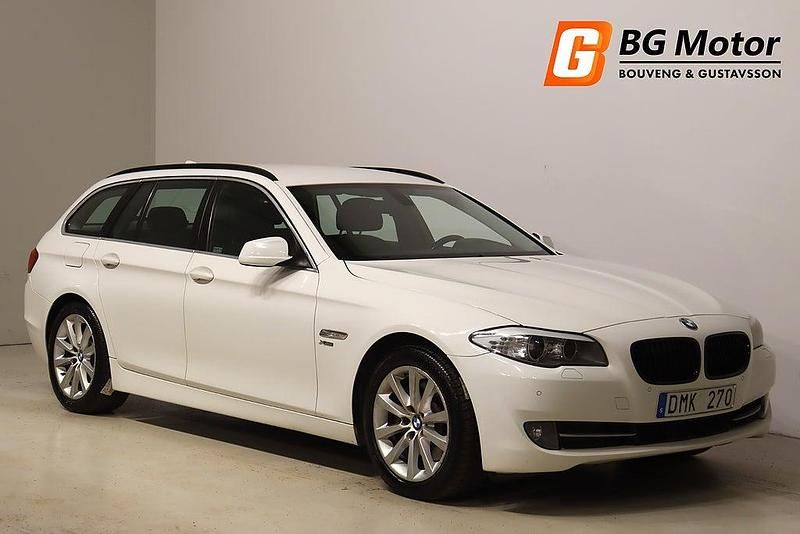 Vit Begagnad 2012 BMW 525 Kombi | 139 900 kr (Marknadspris) - Bild 1/4