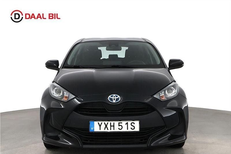 Begagnad Toyota Yaris 2021 Svart Halvkombi