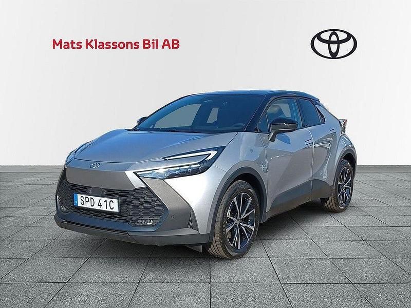 Silver Ny 2024 Toyota C-HR Style SUV | 429 000 kr (Marknadspris) - Bild 1/4