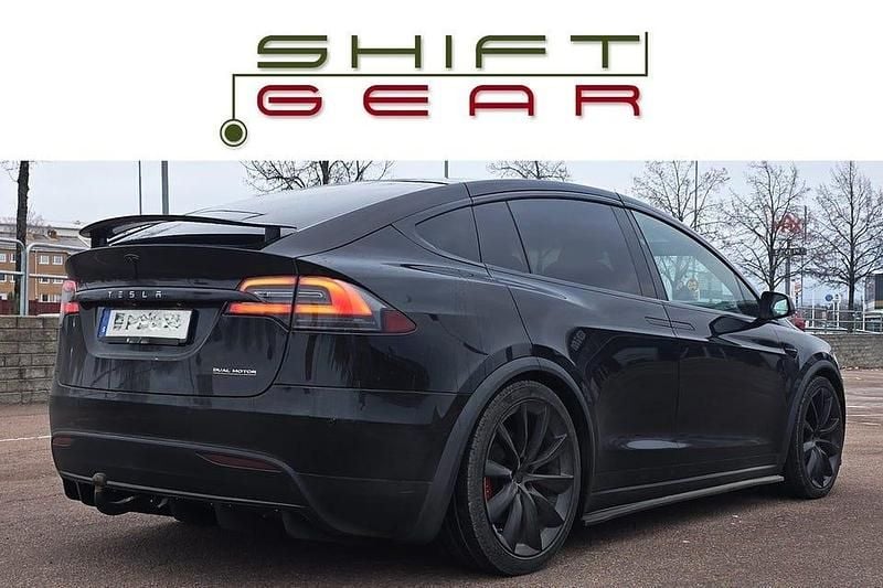 Begagnad Tesla Model X Performance 599 kW (815 HK) 2020 Solid svart | helsvart premium SUV
