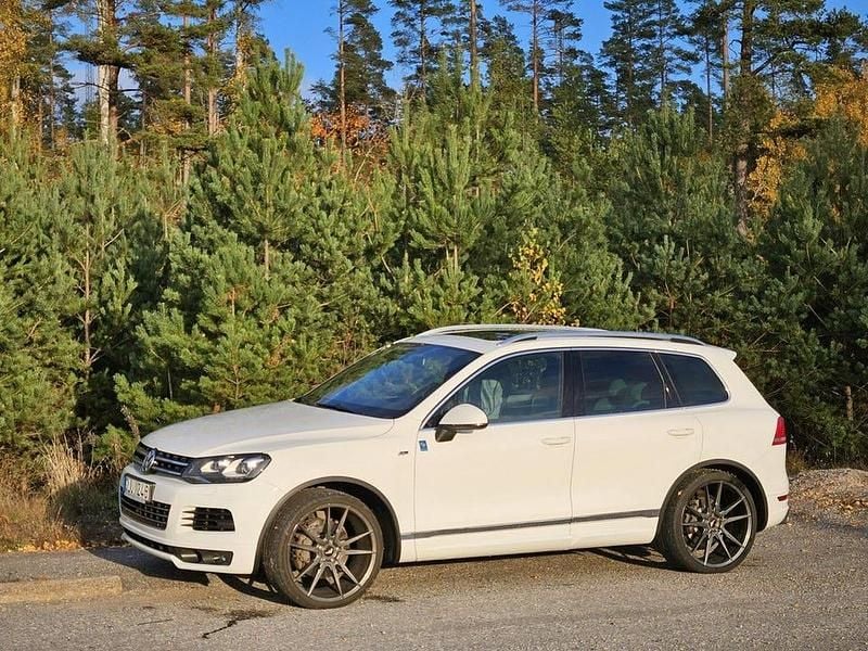 Vit Begagnad 2013 VW Touareg SUV | 170 000 kr (Bra pris) - Bild 1/4