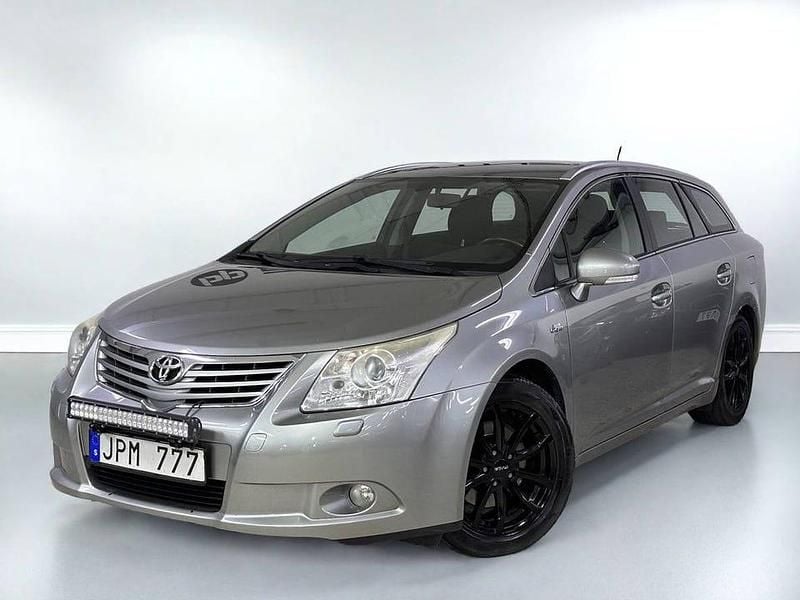 Grå Begagnad 2009 Toyota Avensis Business Edition Kombi | 64 900 kr (Marknadspris) - Bild 1/4