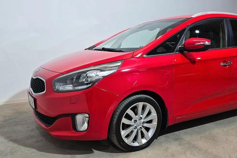 Begagnad Kia Carens 136 HK (100 kW) 2014 Röd Minibuss