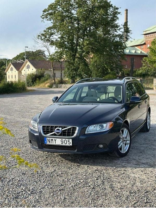 Blå Begagnad 2013 Volvo V70 Summum Kombi | 144 900 kr (Dyr) - Bild 1/4