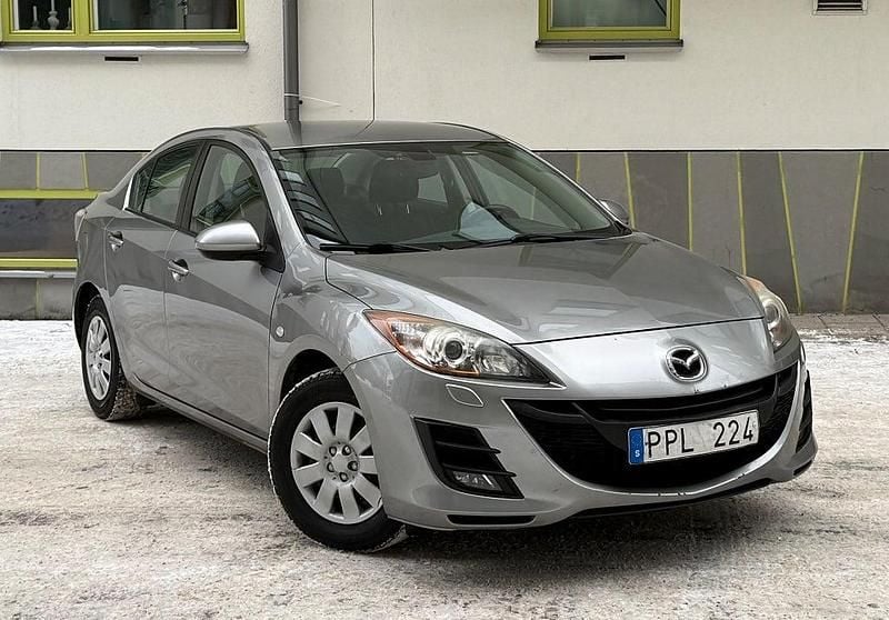 Grå Begagnad 2009 Mazda 3 Comfort Sedan | 52 500 kr (Marknadspris) - Bild 1/4
