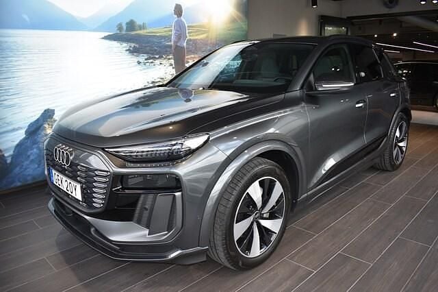 Begagnad Audi Q6 e-tron S-Line 285 kW (388 HK) 2024 Grå SUV