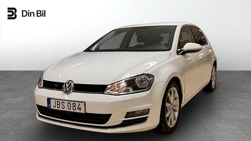 Vit (pure white) Begagnad 2015 VW Golf VII Highline Kombi | 169 900 kr (Marknadspris) - Bild 1/4