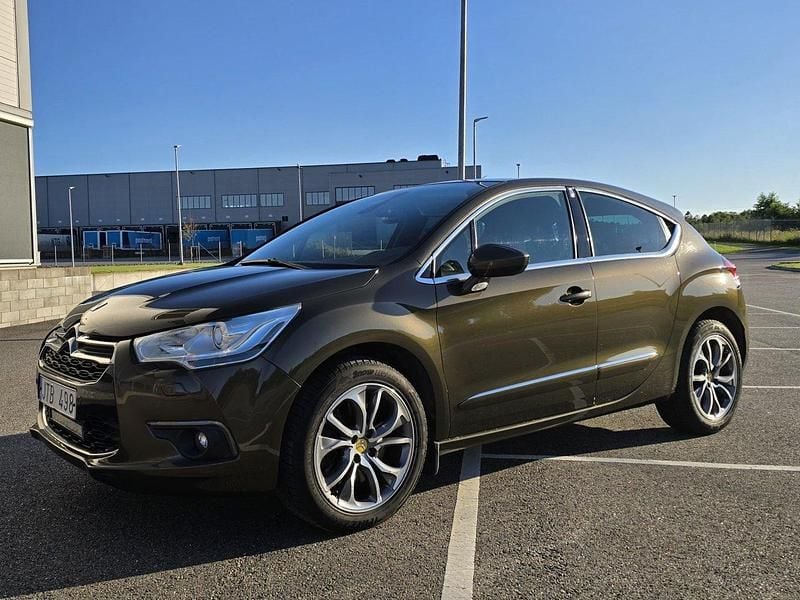 Brun Begagnad 2012 Citroën DS4 Halvkombi | 98 000 kr - Bild 1/4