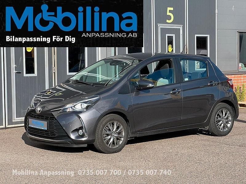 Begagnad 2017 Toyota Yaris Multidrive S Halvkombi | 159 000 kr (Marknadspris) - Bild 1/4