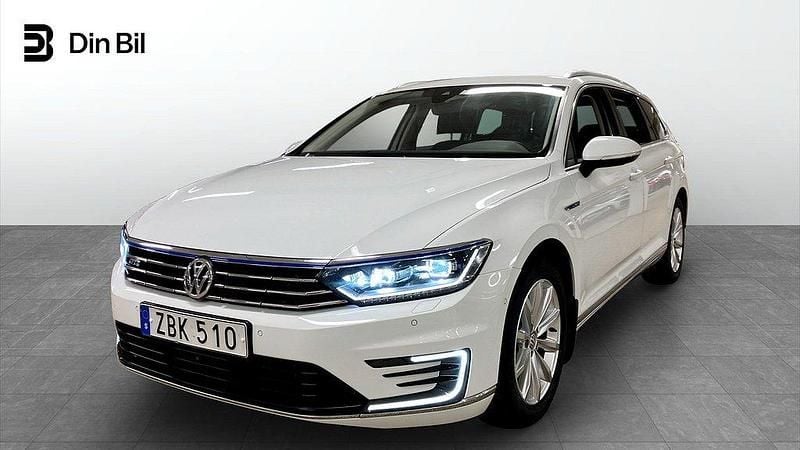 Vit Begagnad 2017 VW Passat Active Kombi | 229 800 kr (Dyr) - Bild 1/4