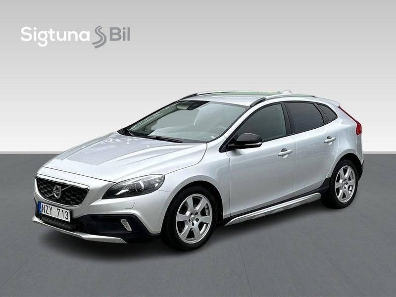 Silver Begagnad 2013 Volvo V40 CC Momentum Kombi | 159 900 kr (Marknadspris) - Bild 1/3