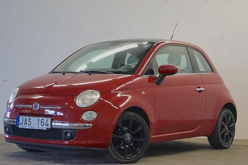 Röd Begagnad 2008 Fiat 500 Lounge Halvkombi | 38 900 kr (Marknadspris) - Bild 1/4
