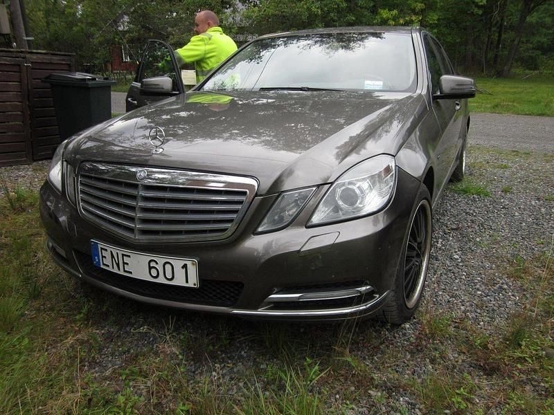 Grå Begagnad 2012 Mercedes E350 Sedan | 119 500 kr (Superpris) - Bild 1/4