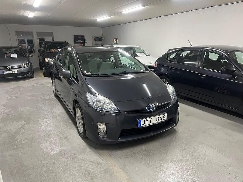 Mörkgrå Begagnad 2009 Toyota Prius Halvkombi | 89 900 kr (Marknadspris) - Bild 1/4