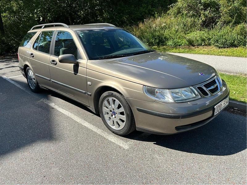 Brun Begagnad 2003 Saab 9-5 Kombi | 33 000 kr (Marknadspris) - Bild 1/4