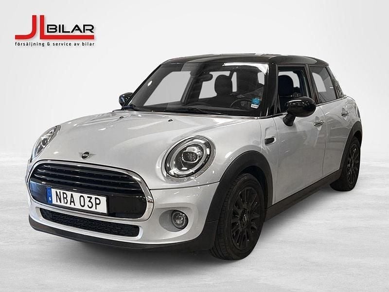 Silver Begagnad 2019 Mini Cooper Halvkombi | 194 900 kr (Marknadspris) - Bild 1/4