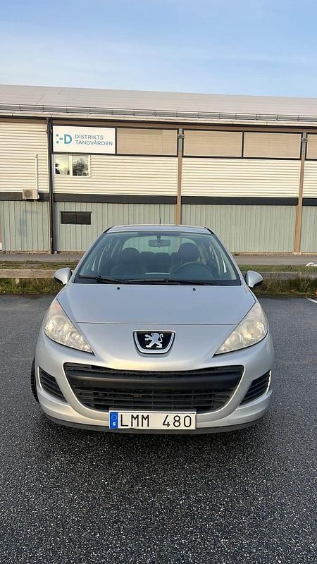 Begagnad 2009 Peugeot 207 Halvkombi | 18 000 kr (Marknadspris) - Bild 1/4
