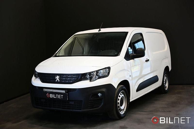 Vit Begagnad 2021 Peugeot Partner Minibuss | 159 900 kr (Lite dyr) - Bild 1/4
